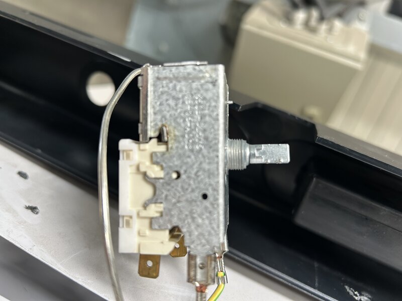 Reparatii frigidere si congelatoare.